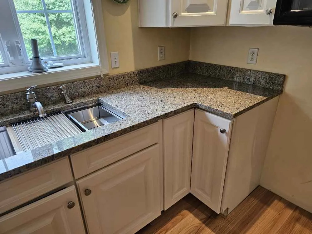 New Venetian Gold granite kitchen countertop in an Amherst, New Hampshire home.