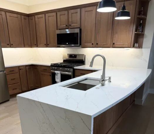 Island & Dark Cabinets